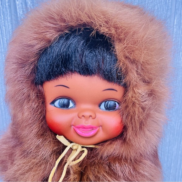 Vintage indigenous  Alaskan Doll with rabbit Fur & Leather outfit decoration - Picture 2 of 9